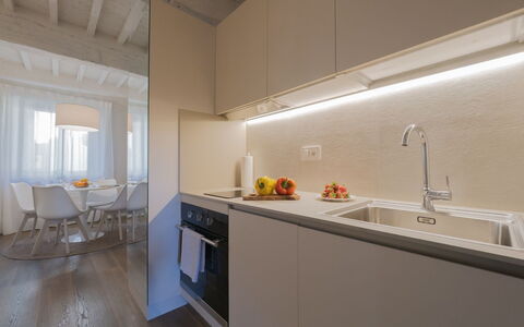 Guelfa 60: Interior Design, Holz, Flooring, Küche, Decke, Fussboden, Countertop, Beleuchtung, Zimmer, Küchengerät