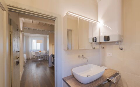 Guelfa 60: Interior Design, Flooring, Wand, Fussboden, Holz, Armatur, Decke, Zimmer, Badezimmer, Beleuchtung