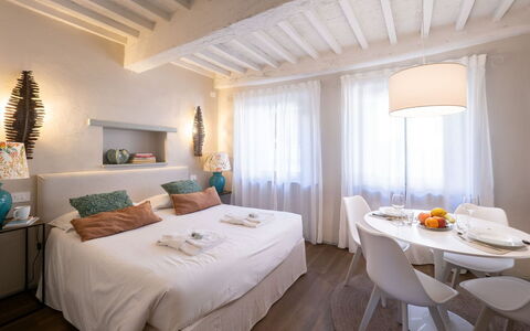 Guelfa 60: Interior Design, Möbel, Wand, Bett, Schlafzimmer, Fussboden, Flooring, Zimmer, Bettdecke, Decke