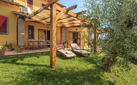 Villa Costa al Bagno: Holz, Zuhause, Veranda, Möbel, Hinterhof, Schatten, Eco Hotel, Garten, Gartenmöbel, Hütte