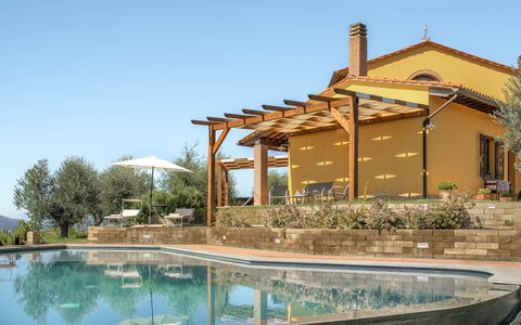 Villa Costa al Bagno: Schwimmbad, Resort, Möbel, Gartenmöbel, Eco Hotel, Schatten, Stuhl, Blumentopf, Outdoor Struktur, Terrasse
