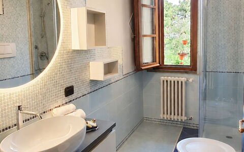 Villa Costa al Bagno: Flooring, Wand, Armatur, Interior Design, Fussboden, Bad Sink, Badezimmer, Sinken, Zapfhahn, Installation