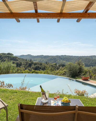 Villa Costa al Bagno: Hügel, Gartenmöbel, Schatten, Gebirge, Eco Hotel, Garten, Senke, Grat, Landscaping, Schwimmbad