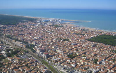 Viareggio 623: Daytime, Luftaufnahmen, Stadtgebiet, Vogelperspektive, Horizont, Wohngebiet, Landschaft, Nachbarschaft, Metropolitan Area, Küste