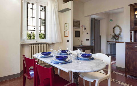 Villa Tambellini de Fondra: Möbel, Interior Design, Flooring, Holz, Tabelle, Fussboden, Esszimmer, Decke, Küche & Esszimmer Tisch, Stuhl