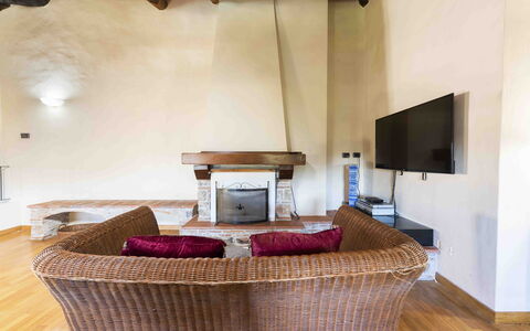 Villa Tambellini de Fondra: Möbel, Holz, Flooring, Interior Design, Fussboden, Zimmer, Decke, Wohnzimmer, Couch