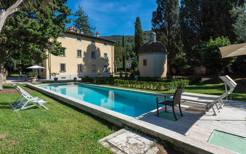 Villa Tambellini de Fondra: Zuhause, Estate, Garten, Landscaping, Schwimmbad, Hazienda, Garten, Rasen, Schatten, Hinterhof