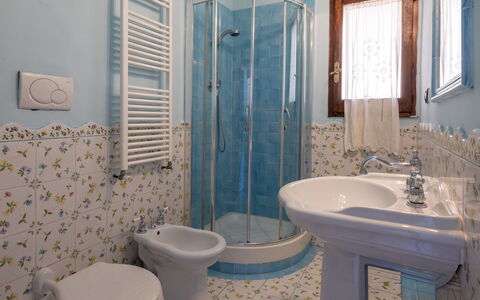 Cuore Di Firenze Apartment: Interior Design, Flooring, Armatur, Fussboden, Badezimmer, Beleuchtung, Bad Sink, Möbel, Zapfhahn, Sinken