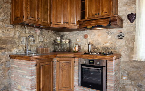 La Casina Cottage: Holz, Cabinetry, Küche, Countertop, Interior Design, Flooring, Schrank, Möbel, Zuhause, Schublade