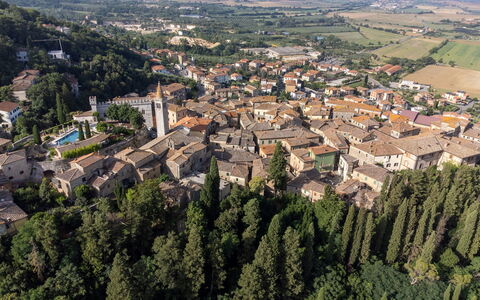 Torre di Serre: Vogelperspektive, Wohngebiet, Nachbarschaft, Luftaufnahmen, Urban Design, Menschliche Siedlung, Vorort, Dorf, Stadtbild