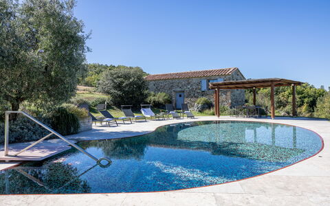 Villa Il Gabbro: Blau, Wasser, Schwimmbad, Reflexion, Reservoir, Water Feature, Reflecting Pool, Teich
