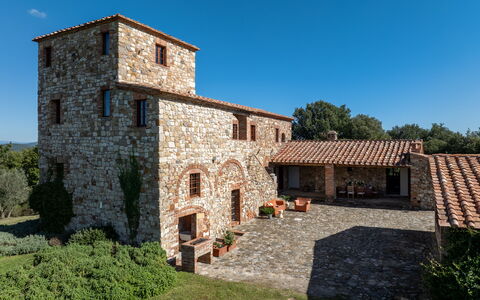 Villa Il Gabbro: Wand, Gebäude, Die Architektur, Fassade, Haus, Landschaft, Ländliches Gebiet, Steinwand, Estate, Tür