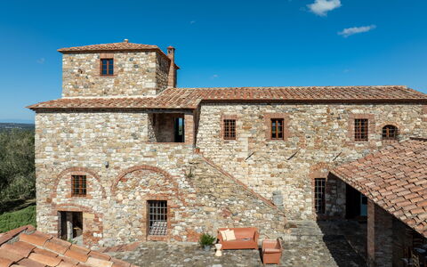 Villa Il Gabbro: Wand, Gebäude, Die Architektur, Fassade, Steinwand, Mauerwerk, Backstein, Tür, Estate, Cobblestone