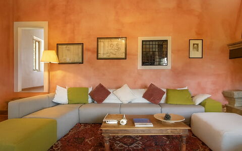 La Novellina – Historic Villa with Pool on an Orga: Möbel, Interior Design, Flooring, Fussboden, Textil, Couch, Zuhause, Beleuchtung, Braun, Wohnzimmer
