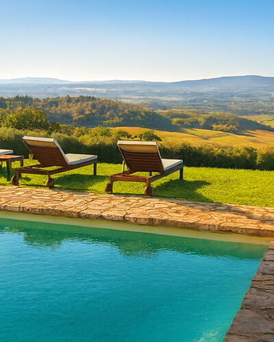 La Novellina – Historic Villa with Pool on an Orga: Schwimmbad, Sommer, Resort, Sonnenliege, Gartenmöbel, Eco Hotel, Landscaping, Schatten, Garten, Hazienda