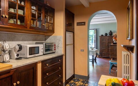 Podere la Botte, Pool, Lari: Möbel, Interior Design, Cabinetry, Flooring, Holz, Fussboden, Countertop, Küche, Schublade, Schrank