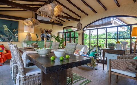 Podere la Botte, Pool, Lari: Möbel, Interior Design, Tabelle, Stuhl, Holz, Küche & Esszimmer Tisch, Decke, Flooring, Esszimmer, Beleuchtung