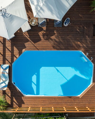 Podere la Botte, Pool, Lari: Blau, Schwimmbad, Verbundwerkstoff, Gartenmöbel, Regenschirm, Resort, Eco Hotel, Freizeit, Schatten, Sonnenliege