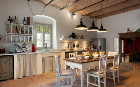 La Morella: Möbel, Interior Design, Flooring, Küche, Holz, Fussboden, Küche & Esszimmer Tisch, Tabelle, Stuhl, Decke