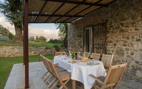 La Morella: Möbel, Gartenmöbel, Stuhl, Küche & Esszimmer Tisch, Flagstone, Steinwand, Tisch Im Freien, Hinterhof, Garten, Schatten