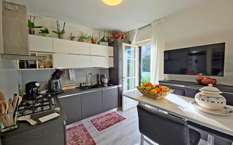 I Cipressi: Küche, Möbel, Interior Design, Countertop, Küchengerät, Flooring, Major Appliance, Zimmer, Wohnung, Haushaltsgerät