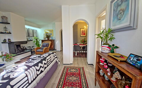 I Cipressi: Möbel, Interior Design, Flooring, Couch, Fussboden, Holz, Wohnzimmer, Decke, Zimmer, Zuhause