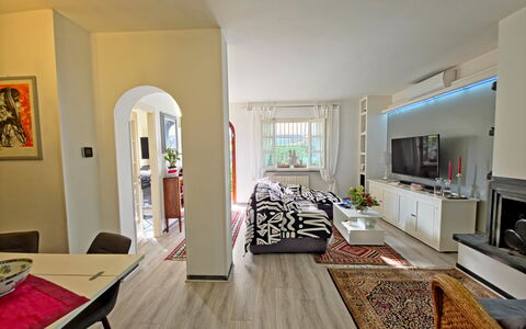 I Cipressi: Möbel, Interior Design, Flooring, Fussboden, Couch, Holz, Decke, Zimmer, Wohnzimmer, Wohnung