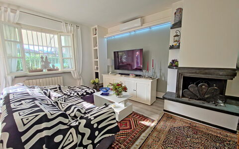 I Cipressi: Möbel, Interior Design, Zimmer, Flooring, Decke, Holz, Fussboden, Beleuchtung, Couch, Textil