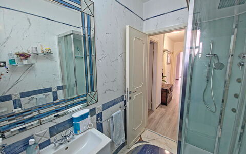I Cipressi: Flooring, Fussboden, Interior Design, Armatur, Zimmer, Installation, Badezimmer, Decke, Zapfhahn, Sinken