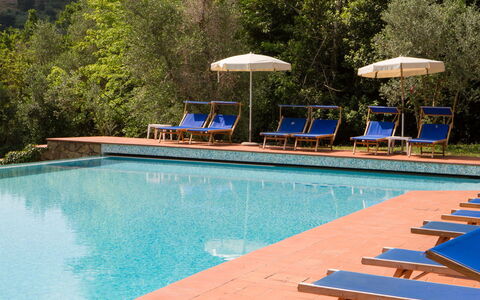 Relais de Ricci: Blau, Schwimmbad, Resort, Möbel, Eco Hotel, Sonnenliege, Gartenmöbel, Schatten, Thermae, Hotel