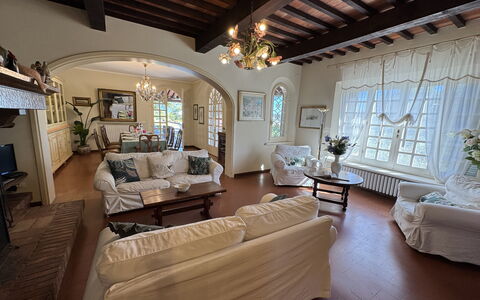 Casa Mia: Möbel, Interior Design, Couch, Flooring, Decke, Holz, Fussboden, Wohnzimmer, Tabelle, Zimmer