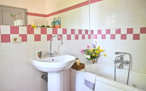 Casale Il Rondò, Private Pool, Città della Pieve: Armatur, Badezimmer, Bad Sink, Zapfhahn, Interior Design, Installation, Sinken, Flooring, Fliese, Fussboden