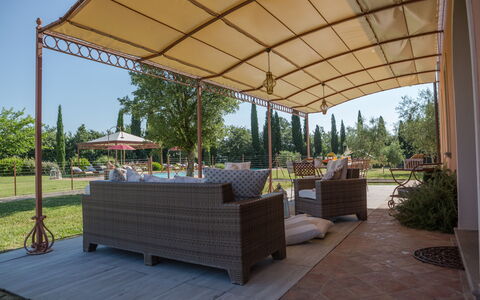 Villa Peccioli: Schatten, Überdachung, Möbel, Gartenmöbel, Markise, Outdoor Struktur, Stuhl, Garten, Tisch Im Freien, Gazebo