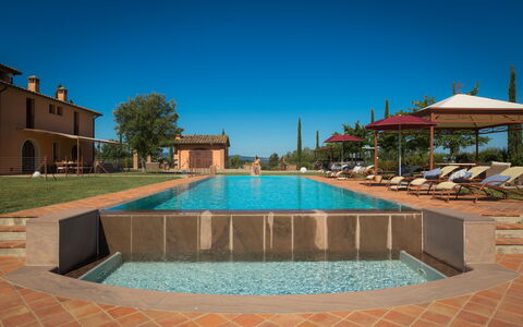 Villa Peccioli: Schwimmbad, Resort, Estate, Eco Hotel, Hazienda, Landscaping, Bauernhaus, Villa, Sonnenliege, Gartenmöbel