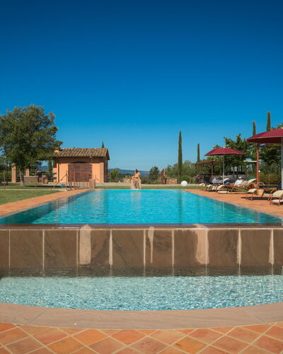Villa Peccioli: Schwimmbad, Resort, Estate, Eco Hotel, Hazienda, Landscaping, Bauernhaus, Villa, Sonnenliege, Gartenmöbel