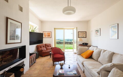 Villa Armonia: Möbel, Wand, Interior Design, Flooring, Fussboden, Decke, Couch, Zimmer, Wohnzimmer, Bilderrahmen
