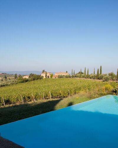 Podere Sangiovese, Pool and View in Chianti: Blau, Schwimmbad, Resort, Hazienda, Villa, Hotel, Eco Hotel, Ferienort