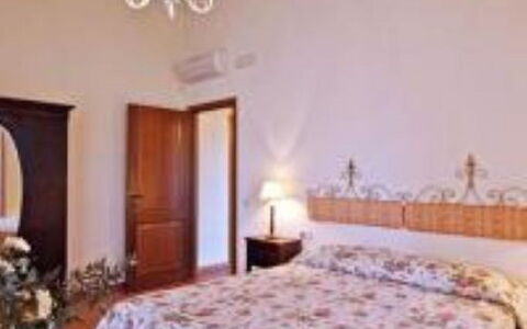 Tenuta Borgo al Sole: Möbel, Interior Design, Tabelle, Fussboden, Flooring, Decke, Zimmer, Linens, Schlafzimmer, Bett