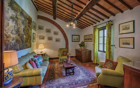 Medieval Castle Living: Vineyards, Swimming Pool &: Wand, Möbel, Interior Design, Zuhause, Bilderrahmen, Zimmer, Decke, Stuhl, Wohnzimmer, Villa