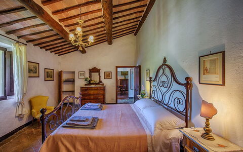 Medieval Castle Living: Vineyards, Swimming Pool &: Möbel, Zuhause, Bilderrahmen, Bett, Bettrahmen, Villa, Hotel, Schlafzimmer, Lampe, Zimmerpflanze