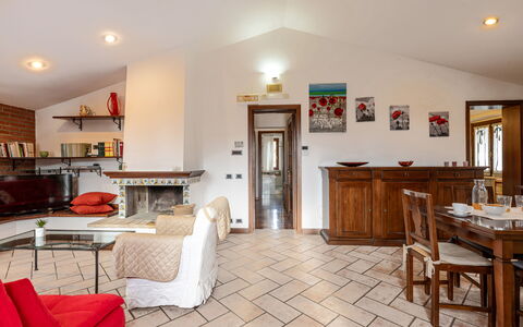 Casa Miramonti: Möbel, Interior Design, Flooring, Fussboden, Holz, Decke, Zimmer, Beleuchtung, Couch, Wohnzimmer