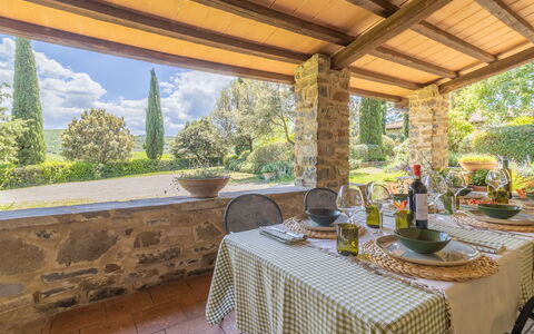Podere Peteglia: Möbel, Küche & Esszimmer Tisch, Stuhl, Bauernhaus, Villa, Resort, Eco Hotel, Zimmerpflanze, Esszimmer