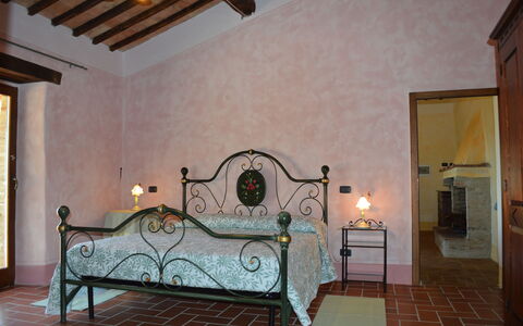 Lia Holiday Home, Private Pool and View, Val D'Orc: Flooring, Fussboden, Möbel, Schlafzimmer, Bettrahmen, Bett, Lampe, Light Fixture, Bedding, Zimmerpflanze