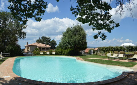 Lia Holiday Home, Private Pool and View, Val D'Orc: Schwimmbad, Gartenmöbel, Estate, Resort, Hazienda, Eco Hotel, Garten, Bauernhaus, Schatten, Villa