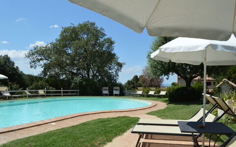 Lia Holiday Home, Private Pool and View, Val D'Orc: Schwimmbad, Gartenmöbel, Möbel, Resort, Schatten, Garten, Eco Hotel, Sonnenliege, Tisch Im Freien, Landscaping