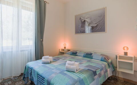 Brezza sul Mare: Interior Design, Fussboden, Flooring, Holz, Möbel, Decke, Zimmer, Schlafzimmer, Bett, Wohnung