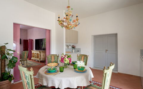 Villa Elisa: Möbel, Interior Design, Wand, Flooring, Tabelle, Zimmer, Fussboden, Esszimmer, Beleuchtung, Stuhl