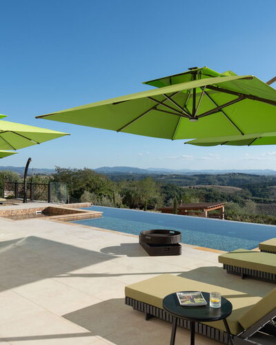 Villa Elisa: Gartenmöbel, Möbel, Regenschirm, Tisch Im Freien, Stuhl, Schatten, Schwimmbad, Resort, Eco Hotel, Terrasse