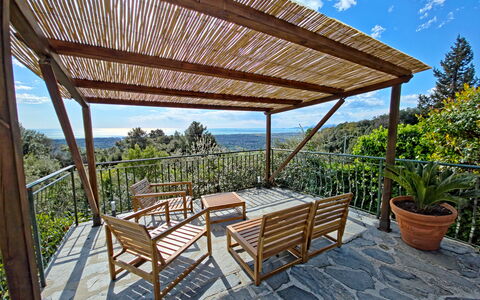 Villa Il Giardino: Holz, Veranda, Hartholz, Schatten, Holzbeize, Eco Hotel, Deck, Balkon, Outdoor Struktur, Stuhl