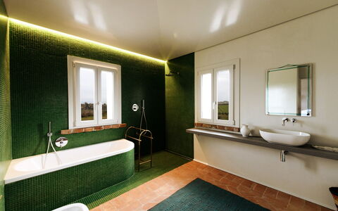 Villa Dedalo: Wand, Armatur, Zapfhahn, Interior Design, Flooring, Beleuchtung, Installation, Zuhause, Decke, Badezimmer